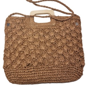 BOLSA ARTESANAL COM ALÇA DE MADEIRA DETALHADA